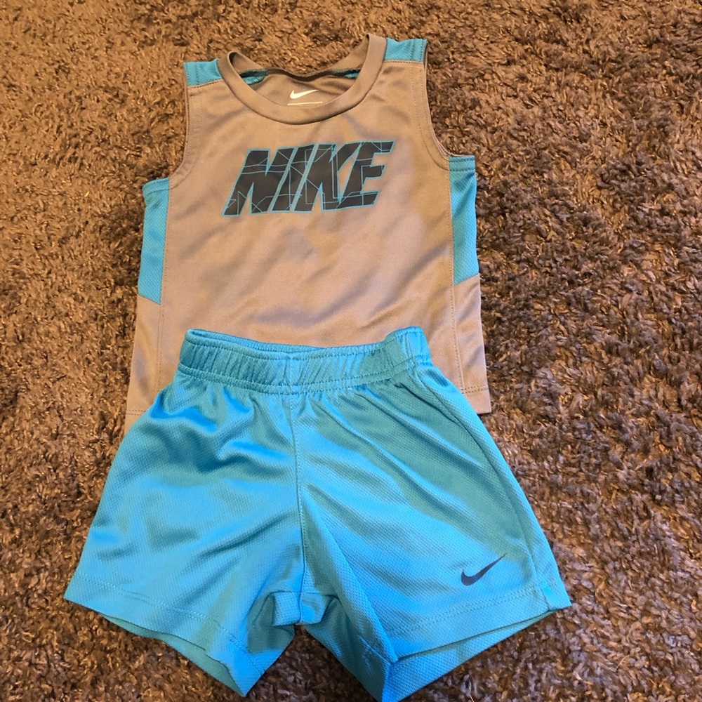 Nike short set 18m